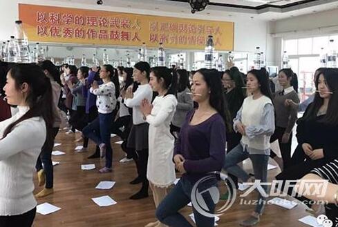 美女“扎场”酒博会&nbsp;400志愿者接受岗前培训(图2)
