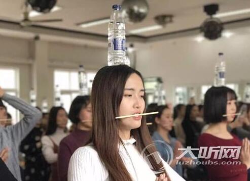 美女“扎场”酒博会&nbsp;400志愿者接受岗前培训(图3)