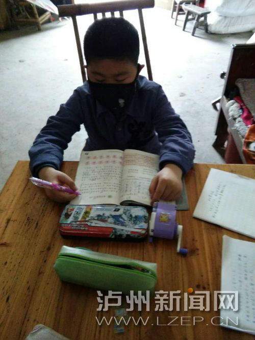 为给儿子治病&nbsp;泸州男子想学木工手艺“挣大钱”(图1)