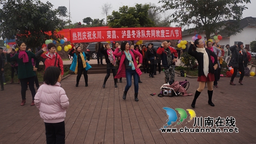 “春泳”玉龙湖 川渝泳友欢庆“三八节”(图5) “春泳”玉龙湖 川渝泳友欢庆“三八节”(图5)