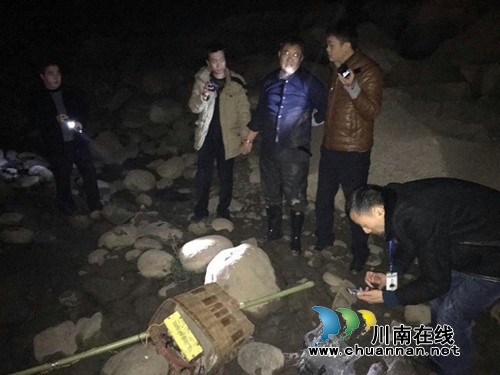 长航公安泸州分局启动2017年打击非法捕捞水产品专项行动(图4) 长航公安泸州分局启动2017年打击非法捕捞水产品专项行动(图4)