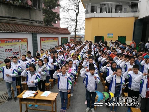 泸州市南城学校举行2017届中考誓师大会(图2) 泸州市南城学校举行2017届中考誓师大会(图2)