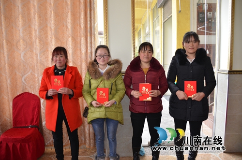 川煤芙蓉威鑫煤业工会庆“三·八”表彰巾帼榜样(图1) 川煤芙蓉威鑫煤业工会庆“三·八”表彰巾帼榜样(图1)