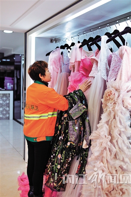 “三八”节 内江10名环卫女工免费拍艺术照(图2) “三八”节 内江10名环卫女工免费拍艺术照(图2)