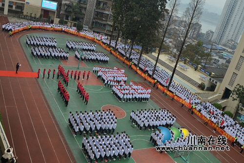 无限风光在五峰!泸州十二中举行2017届中考誓师大会(图2) 无限风光在五峰!泸州十二中举行2017届中考誓师大会(图2)