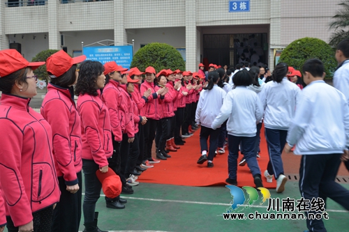 无限风光在五峰!泸州十二中举行2017届中考誓师大会(图5) 无限风光在五峰!泸州十二中举行2017届中考誓师大会(图5)