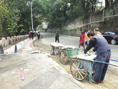 泸州首用新型路面材料 为海绵城市建设留条件(图1) 泸州首用新型路面材料 为海绵城市建设留条件(图1)