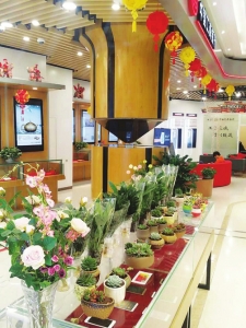 聊天品茗赏花&nbsp;“新概念银行”亮相内江万达广场(图3)