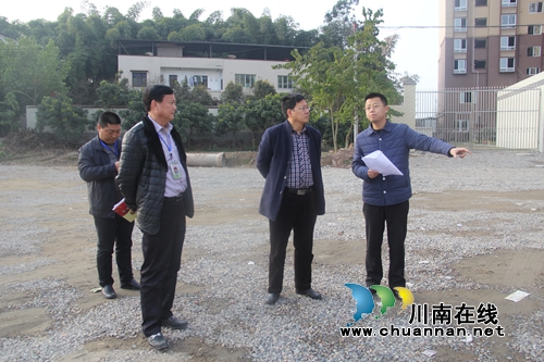 张国华查看泸县云龙镇社区办公阵地建设选址情况(图1) 张国华查看泸县云龙镇社区办公阵地建设选址情况(图1)