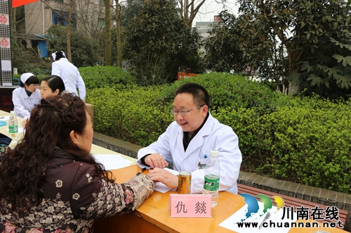 泸州:《健康课堂》进社区 教你远离肥胖护肾脏(图6) 泸州:《健康课堂》进社区 教你远离肥胖护肾脏(图6)