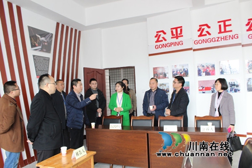 市委政研室副主任许有权调研叙永鱼凫小学依法治校工作(图3)