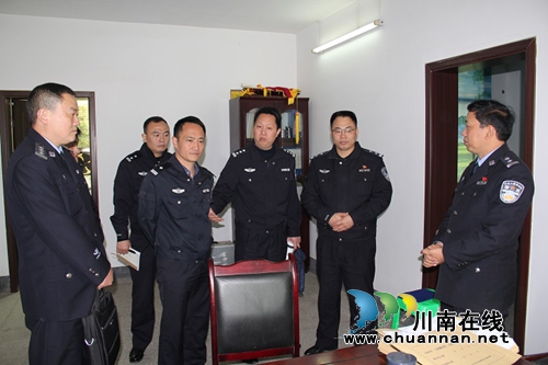 宜宾市交警支队副支队长刘华率队督导宜宾县车管工作(图1)