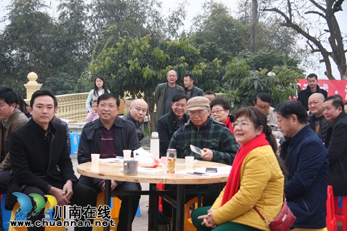 泸州第十四届诗会暨第六届梨花诗会在丹林举行(图6) 泸州第十四届诗会暨第六届梨花诗会在丹林举行(图6)