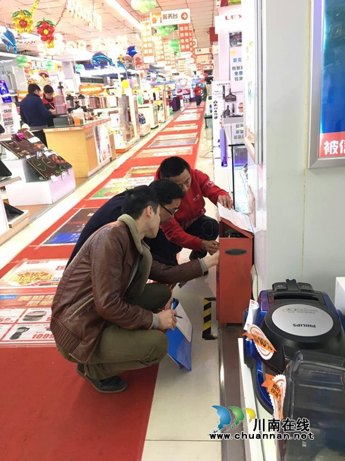 泸州北城街道开展人员密集场所安全检查(图1) 泸州北城街道开展人员密集场所安全检查(图1)