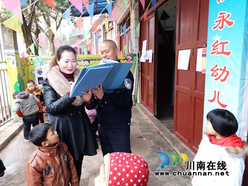 纳溪龙车镇派出所检查全镇学校安全工作(图1)