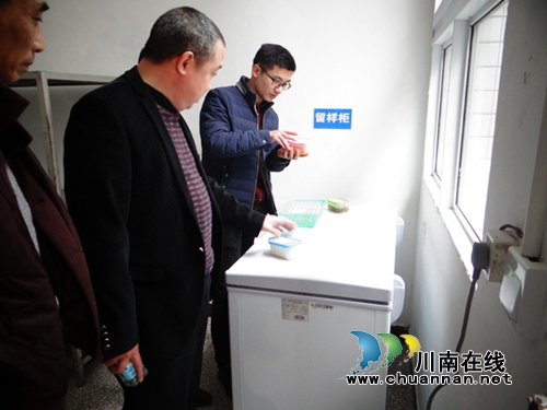 叙永县教育局对马岭中学进行校园安全工作检查(图3) 叙永县教育局对马岭中学进行校园安全工作检查(图3)
