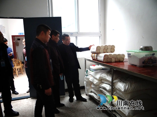 叙永县教育局对马岭中学进行校园安全工作检查(图2) 叙永县教育局对马岭中学进行校园安全工作检查(图2)