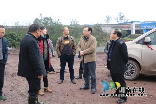 泸县县委常委、纪委书记喻斌到潮河镇督察重点项目组团工作(图1) 泸县县委常委、纪委书记喻斌到潮河镇督察重点项目组团工作(图1)
