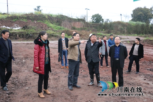 泸县县委常委、纪委书记喻斌到潮河镇督察重点项目组团工作(图2) 泸县县委常委、纪委书记喻斌到潮河镇督察重点项目组团工作(图2)