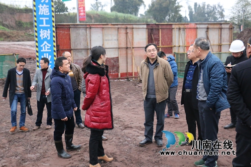 泸县县委常委、纪委书记喻斌到潮河镇督察重点项目组团工作(图3) 泸县县委常委、纪委书记喻斌到潮河镇督察重点项目组团工作(图3)