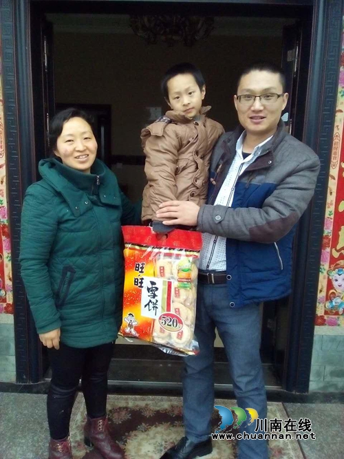 泸州婴孩濒临夭折&nbsp;扶贫娘子军联手献爱心拯救(图2)