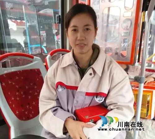 酒博会客人掉钱包 泸州公交人送还被赞风格高(图1) 酒博会客人掉钱包 泸州公交人送还被赞风格高(图1)