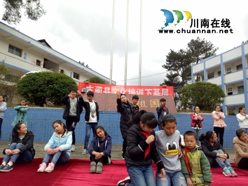 艺术进校园文化传万家 古蔺县文化馆到建新学校传经送宝(图1) 艺术进校园文化传万家 古蔺县文化馆到建新学校传经送宝(图1)