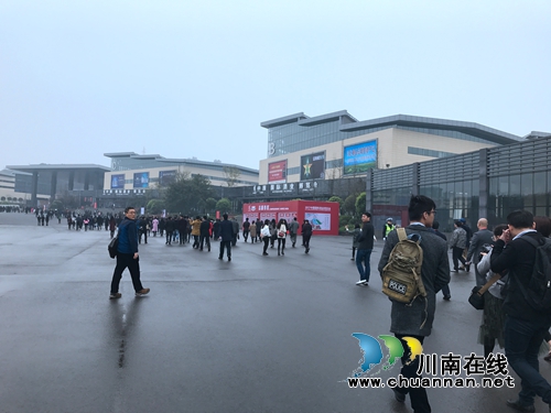 商界大腕精品美酒云集泸州 2017酒博会盛大开幕(图10) 商界大腕精品美酒云集泸州 2017酒博会盛大开幕(图10)