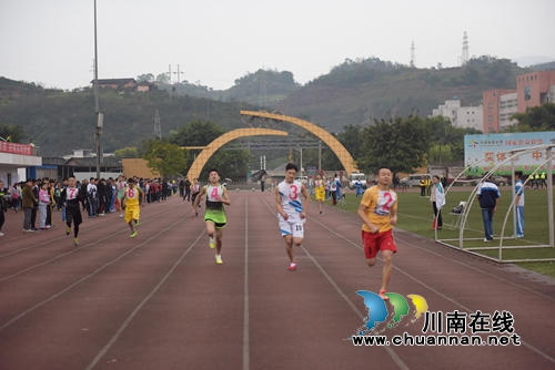 叙永：中小学生运动会现“科技裁判”(图4)