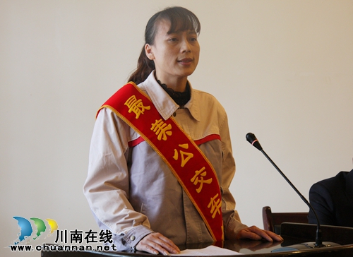 泸州20名公交司机当选第一届“最美公交车长”(图7) 泸州20名公交司机当选第一届“最美公交车长”(图7)