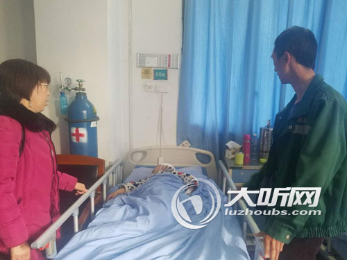 为抢1秒黄灯 泸州摩托车司机车撞车致女儿昏迷(图3) 为抢1秒黄灯 泸州摩托车司机车撞车致女儿昏迷(图3)
