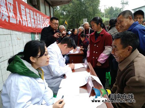 纳溪区人民医院在黄花村开展帮扶义诊活动(图1) 纳溪区人民医院在黄花村开展帮扶义诊活动(图1)