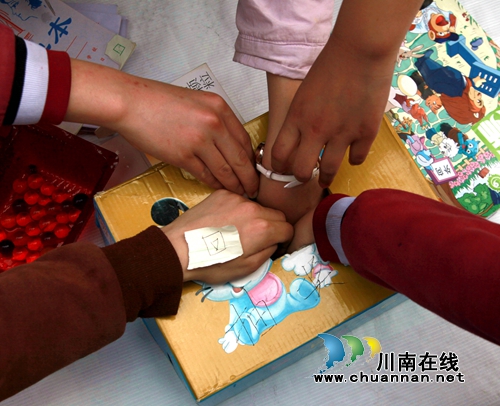 龙马潭区玉带河学校:“跳蚤市场”义卖分享快乐(图5) 龙马潭区玉带河学校:“跳蚤市场”义卖分享快乐(图5)