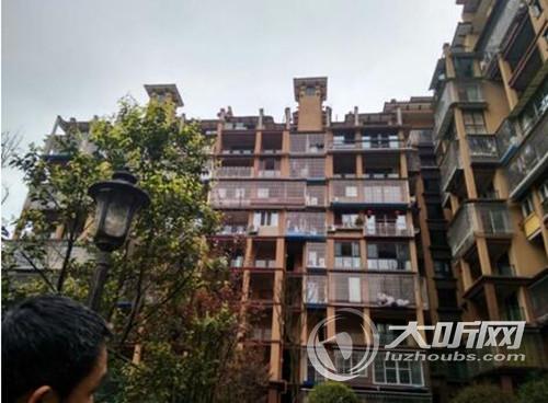 楼顶再现两层&nbsp;泸州酒城一号“最牛违建”被拆(图2)