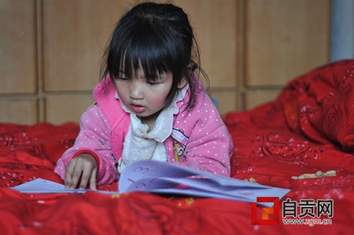 自贡6岁女孩患重症 央求妈妈带她再输一回血(图4) 自贡6岁女孩患重症 央求妈妈带她再输一回血(图4)