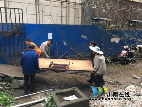 红星街道龙南社区探索散楼栋卫生牛皮癣常态化管理模式(图1)