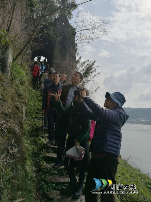 大批国内知名汉宋文化学者考察合江文化(图3) 大批国内知名汉宋文化学者考察合江文化(图3)