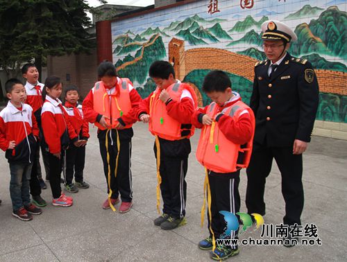 龙马潭区:水上交通安全知识进校园(图3) 龙马潭区:水上交通安全知识进校园(图3)