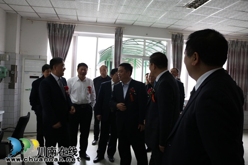 青岛啤酒在泸州建成首条易拉罐啤酒生产线(图13) 青岛啤酒在泸州建成首条易拉罐啤酒生产线(图13)