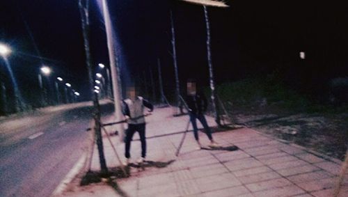 为拍照发朋友圈炫耀 自贡熊孩子推倒24棵行道树(图2) 为拍照发朋友圈炫耀 自贡熊孩子推倒24棵行道树(图2)