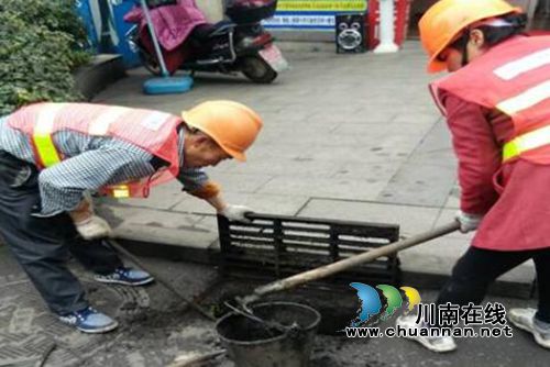纳溪区城管局:疏通水篦子确保汛期排水畅通(图4) 纳溪区城管局:疏通水篦子确保汛期排水畅通(图4)