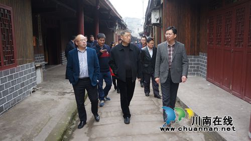 省发改委到泸县立石镇开展市政基础设施建设督查(图1) 省发改委到泸县立石镇开展市政基础设施建设督查(图1)
