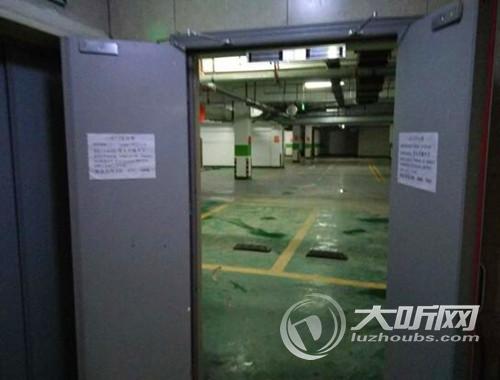 泸州：房产广告成小区“牛皮癣”&nbsp;业主喊恼火(图1)