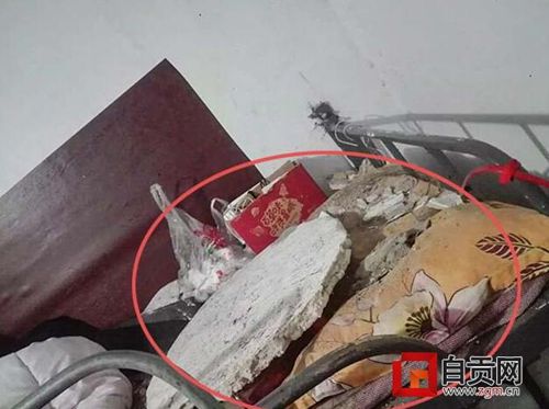 自贡：川理工宿舍天花板半夜脱落&nbsp;险砸学生(图1)