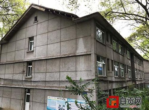 自贡：川理工宿舍天花板半夜脱落&nbsp;险砸学生(图3)