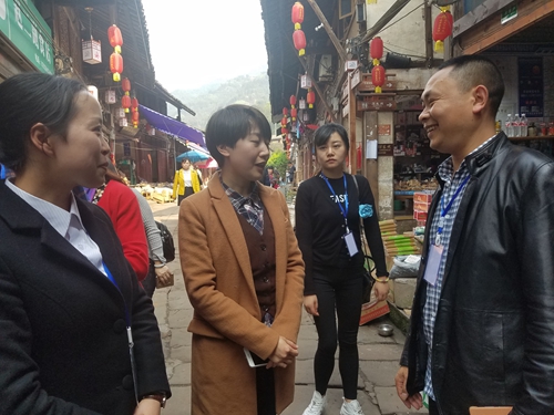 古镇:记者客串模特儿(图6) 古镇:记者客串模特儿(图6)