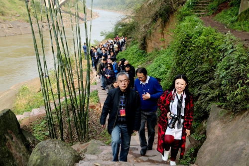 古镇:记者客串模特儿(图10) 古镇:记者客串模特儿(图10)