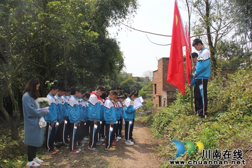 泸县云龙镇开展清明祭英烈扫墓活动(图2)