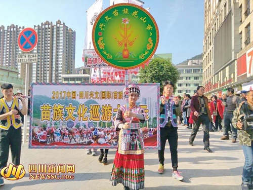 数千苗族同胞齐聚宜宾&nbsp;载歌载舞欢度“花山节”(图4)