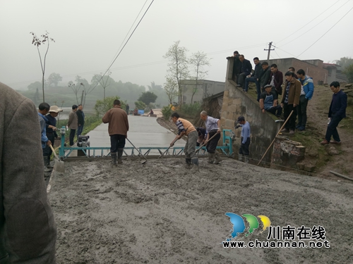 泸县石桥镇召开社社通公路路基工程建设现场会(图3)